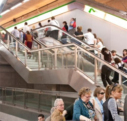 El metro de Sevilla ofrece desde hoy cobertura para telefona mvil en tres estaciones