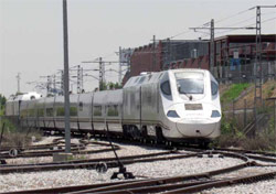 El tren 730 de Renfe -h�brido de alta velocidad- se presenta en Galicia