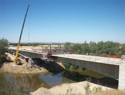 Finaliza la construccin del viaducto del Pisuerga, entre Santovenia y Cabezn, en Valladolid