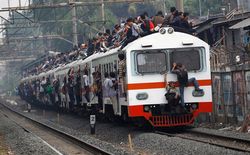 Indonesia combate a los polizones de los trenes