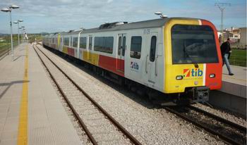 Trece trenes de SFM vendidos a una compa��a portuguesa