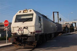 El puerto de Sevilla se abre a los trenes las veinticuatro horas