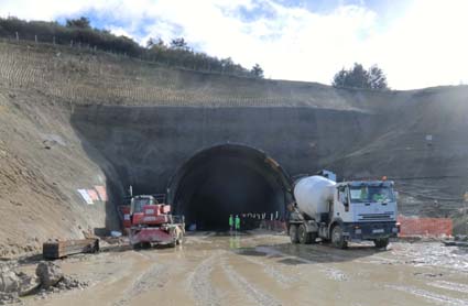Concluye la excavaci�n de la b�veda del t�nel de Seir�, en Orense