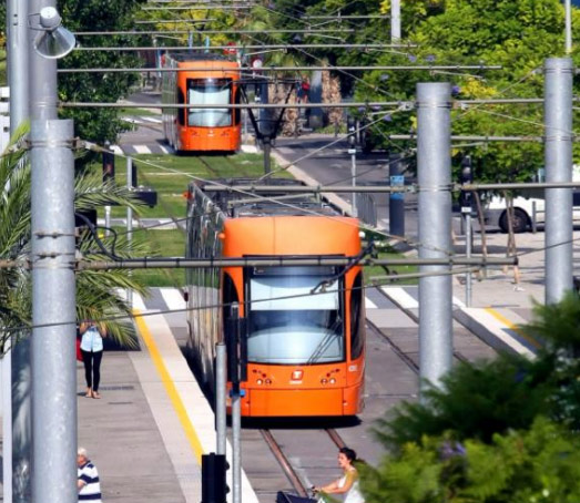 Las estaciones de Marq-Castillo y Mercado del Tram de Alicante cumplen diez años