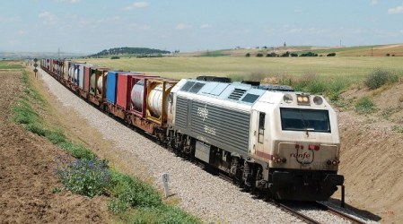 Los trenes de contenedores de Renfe con Portugal aumentan sus cargas