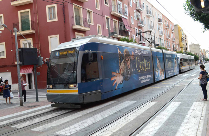 Serie 3.800 de Siemens. Tranvia Valencia. L�nea 4