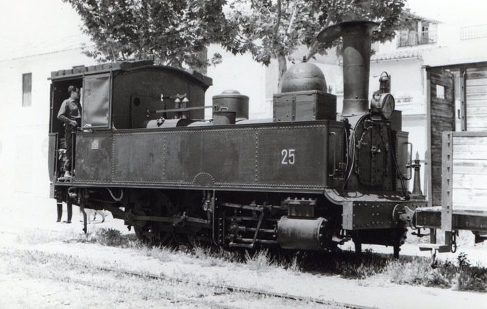 Desde 1893 el ferrocarril de Carcaixent a D�nia enlazaba en Gand�a con un tren de v�a m�trica que se dirig�a a Alcoi. Fotograf�a de Xavier Santamar�a.