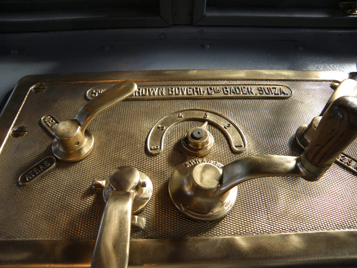 Un detalle del trabajo de restauraci�n hecho en la controla de tracci�n de la locomotora 3 de Andaluces.