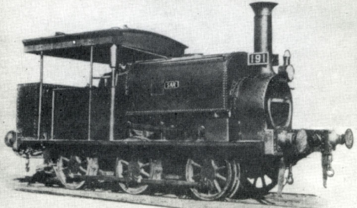 Vista lateral de la "Sarita", locomotora - tnder n 030 - 0201, antigua n 191 de la Compaa Oeste. Construida por la Hunslet Engine Company en el ao 1880. Archivo Histrico Ferroviario FA-0071-002