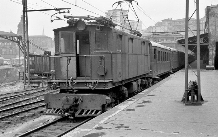 En 1929 los Ferrocarriles Vascongados electrificaron sus servicios ferroviarios. Fotografa de Xavier Santamara