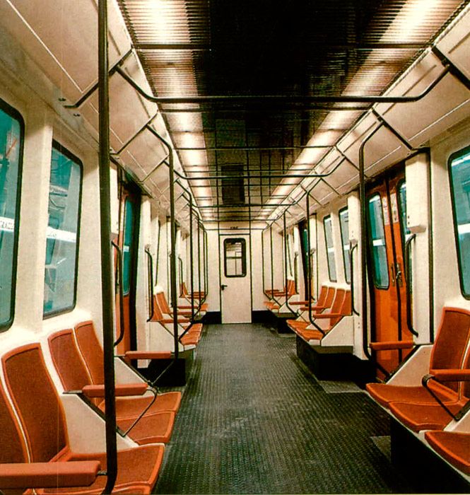 Unidades 2000, material clsico del Metro de Madrid, que cuenta en 1994 con 271 unidades.