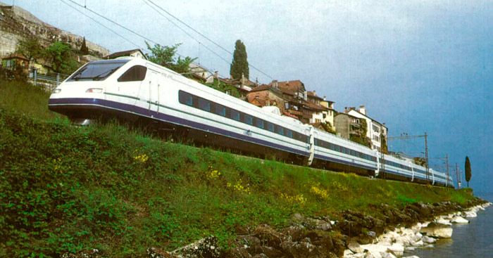 El Cisalpino, tren pendular ETR 470, apto para velocidades de 200 km/h conectar Miln con las principales ciudades suizas. 