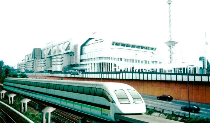 En 1997 se anunciaba la circulacin del tren alemn  de levitacin magntica Transrapid para 2004, con una velocidad de 400 km/h.