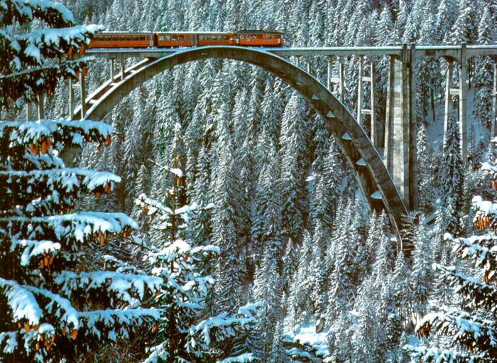 Lnea principal Chur-Arosa de los ferrocarriles suizos, en el cantn de los Grisones.