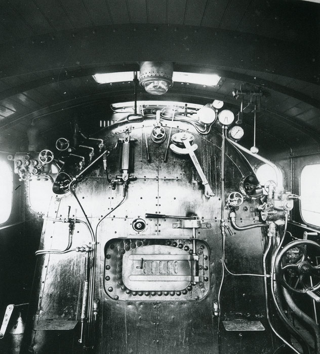 Vista del interior de la cabina de conduccin de la locomotora 1401