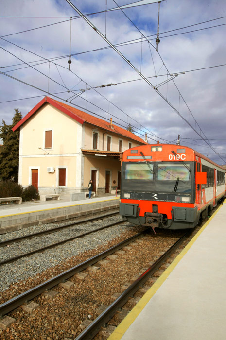 Tren Regional en Navalperal de Pinares (vila) con destino Madrid