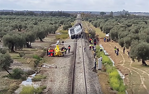 Adif trabaja para restaurar la infraestructura que provocó el descarrilamiento en El Arahal y restablecer la circulación en la línea Sevilla-Málaga
