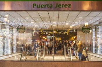 Metro de Sevilla refuerza sus servicios con motivo de la Navidad