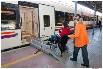 El servicio Atendo de Renfe asiste diariamente a 1.800 viajeros