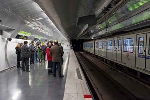 Metro de Barcelona probará puertas de andén de movimiento vertical
