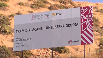 En marcha la instalación de la plataforma en el túnel de Serra Grossa del Tram de Alicante