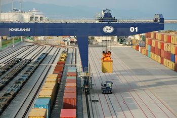 El puerto de Barcelona incrementa un 21 por ciento el tráfico ferroviario de contenedores