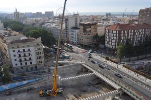 Metro de Málaga comienza la colocación de las vigas para reconstruir el puente de Tetuán