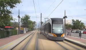 Metrovalencia ofrece cerca de doscientos tranvías diarios para desplazarse a las playas de la ciudad 