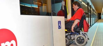 FGV implantará nueva señalización en las puertas de trenes y tranvías para facilitar su visualización e identificación