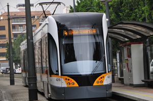 Metrovalencia instala cubiertas antivandálicas en las paradas de tranvía de las líneas 4, 6 y 8
