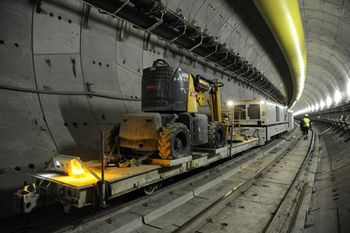 Concluye la excavacíón bajo la pista principal del aeropuerto de El Prat para el nuevo acceso ferroviario a la T1