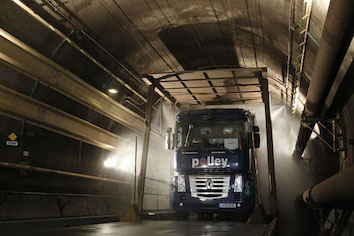 R�cord de transporte de camiones por el Eurotunnel en 2018