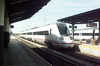 Licitada la redacción de los proyectos para la electrificación y tramitación ambiental del tramo Puertollano-Mérida