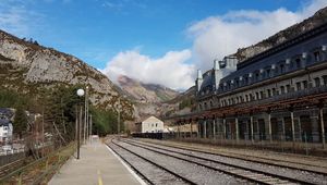 Incorporación de seis nuevas paradas facultativas entre Huesca y Canfranc