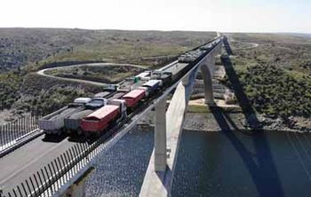 Realizadas con éxito las pruebas de carga en el viaducto sobre el río Tajo, en Cáceres