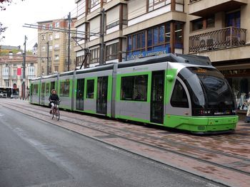 Los tranv�as �extralargos� de CAF comenzar�n a circular por Vitoria en oto�o
