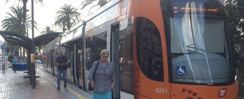 En servicio la nueva l�nea 5 del tranv�a de Alicante, entre las paradas de Porta del Mar y Plaza La Coru�a