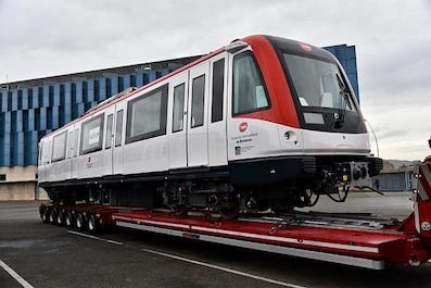 Metro de Barcelona recibe la primera de las doce composiciones que reforzar�n las l�neas m�s utilizadas