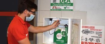 Las principales estaciones de Metrovalencia y el Tram de Alicante contar�n con desfibriladores a final de mes