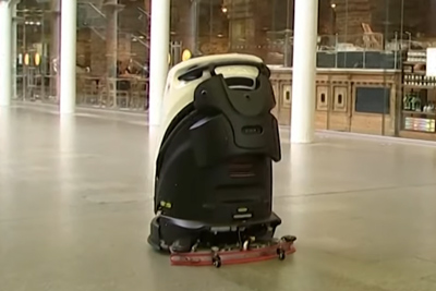 Robots anti Covid-19 en la estacin londinense de Saint Pancras