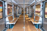 TMB presenta el primer tren reformado de la serie 2100 para la L�nea 4