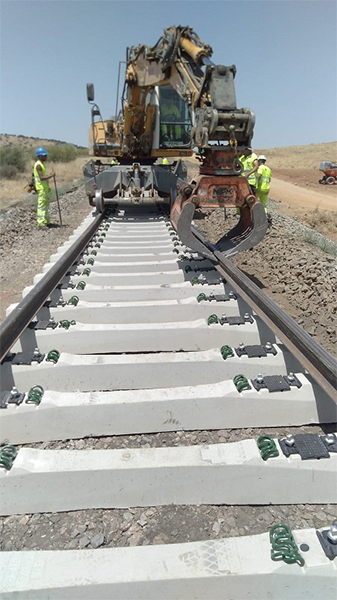 Licitado el suministro y transporte de carril para obras de sustituci�n entre Lora del R�o y Los Rosales, en Sevilla