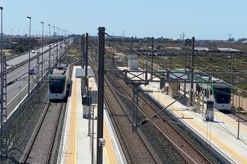 Comienza la instalación del sistema de comunicaciones en el tranvía de la Bahía de Cádiz