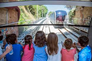 El servicio la "Cuca de Llum," el nuevo funicular del Tibidabo, en Barcelona