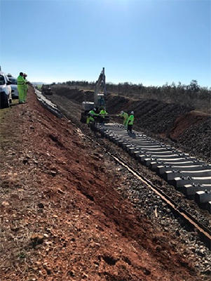Adjudicado el suministro y transporte de traviesas para renovar el tramo entre Llerena y Fuente del Arco