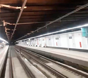 Concluye la instalaci�n de la catenaria r�gida en el t�nel del Caba�al, en Valencia