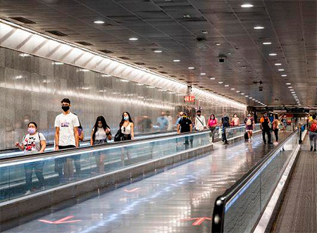 Metro de Barcelona recupera el servicio ininterrumpido las noches de los s�bados