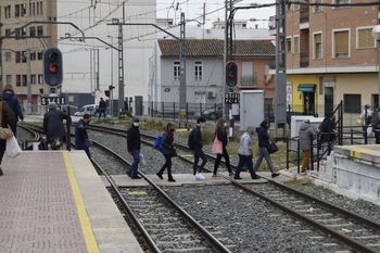 Licitada la mejora de la seguridad y accesibilidad de los pasos a nivel peatonales y entre andenes de Metrovalencia
