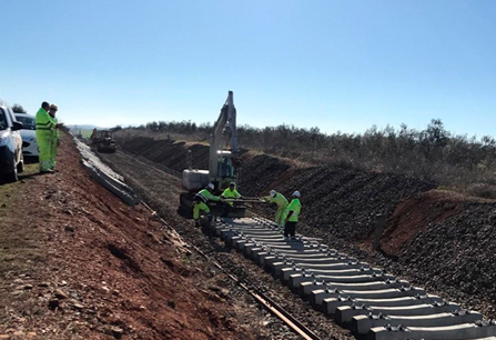 Licitado el suministro de traviesas para la renovaci�n de v�a del tramo entre Peguerillas y Huelva Cargas