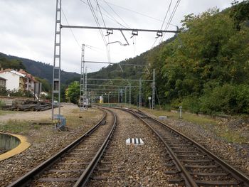 Obras de renovaci�n integral de v�a en el tramo de ancho m�trico Colloto-Infiesto, en Asturias